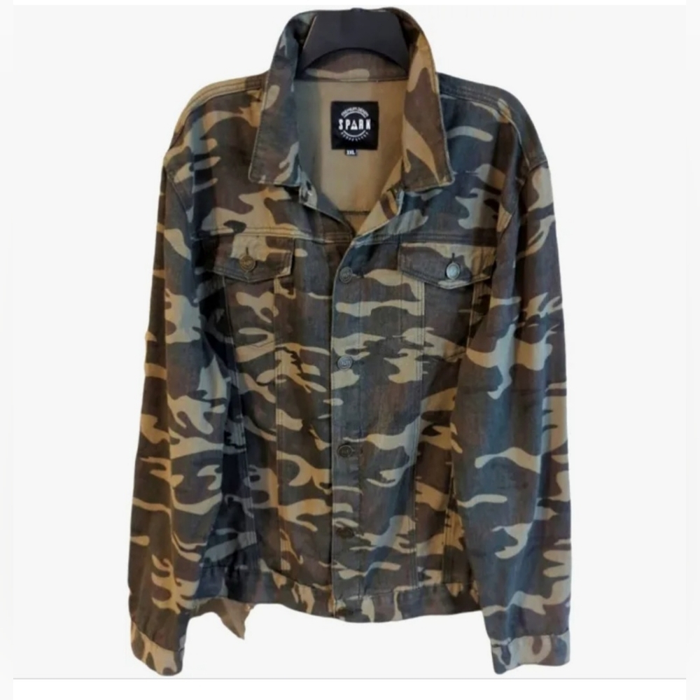 Spark Distress Men's Camouflage Jacket Size M.